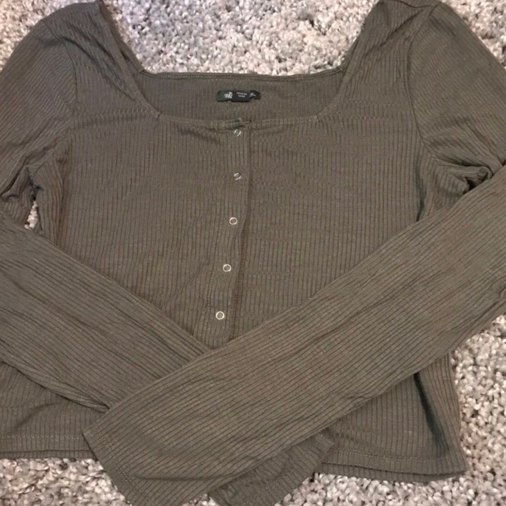green button up top